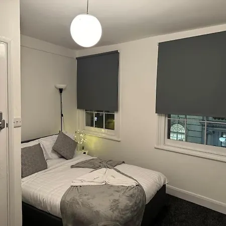 Room 4 • Double Bed In King'S Cross